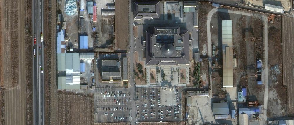 Das Satellitenbild von einem Bestattungsinstitut in Tangshan, China.