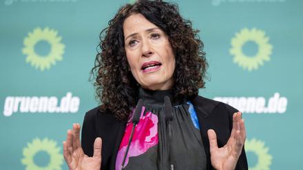 09.01.2023, Berlin: Bettina Jarasch, Spitzenkandidatin von Bündnis 90/Die Grünen für die Wiederholung der Wahl zum Berliner Abgeordnetenhaus, spricht bei einer Pressekonferenz anlässlich der Jahresauftaktklausur ihrer Partei. Foto: Monika Skolimowska/dpa +++ dpa-Bildfunk +++