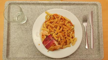 Saltimbocca vom Hähnchen mit Tomatensauce 