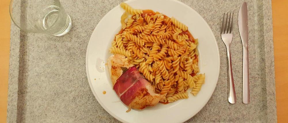 Saltimbocca vom Hähnchen mit Tomatensauce 