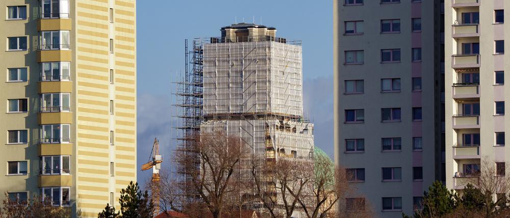 Die Baustelle der Garnisonkirche und die Hochhäuser an der Neustädter Havelbucht.