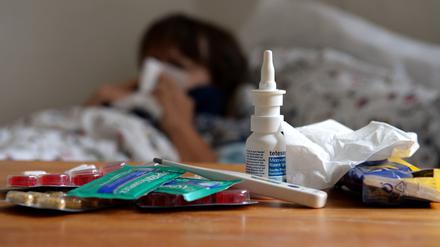 Derzeit bleiben weniger Erwachsene bei milden Symptomen zuhause, mehr suchen einen Arzt auf. 