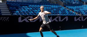 Alexander Zverev aus Deutschland in Aktion während einer Trainingseinheit im Melbourne Park.