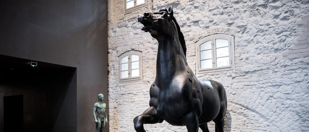Eine der beiden überlebensgroßen Arbeiten des NS-Bildhauers Josef Thorak soll die Ausstellung «Enthüllt. Berlin und seine Denkmäler» erweitern.