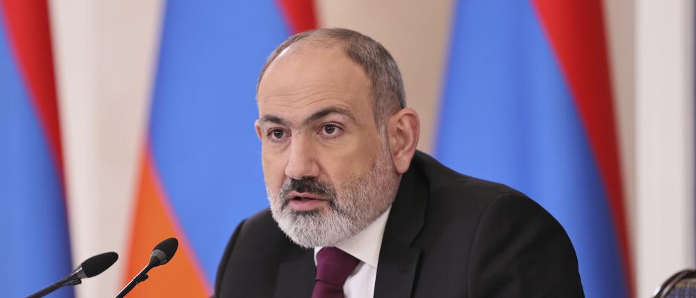 Nikol Paschinjan, der armenische Premierminister, spricht während einer Pressekonferenz.