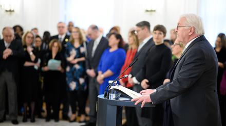 Bundespräsident Frank-Walter Steinmeier spricht beim Neujahrsempfang des Bundespräsidenten für das Diplomatische Korps im Schloss Bellevue. 