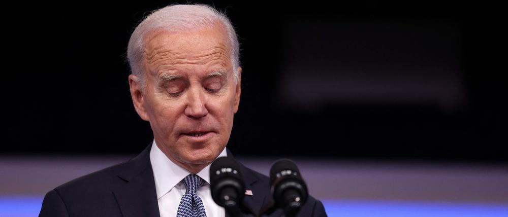 Gesenkter Blick: Auch Joe Biden hat nicht alle Staatsdokumente nach Ende seiner Amtszeit als Vizepräsident zurückgegeben. Und diese Entdeckung über Wochen verschwiegen.