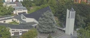 Ev. Zufluchts- und Jeremia-Kirche, Westerwaldstraße, Falkenhagener Feld, Spandau, Berlin, Deutschland *** Ev Zufluchts and Jeremia Church, Westerwaldstraße, Falkenhagener Feld, Spandau, Berlin, Germany 