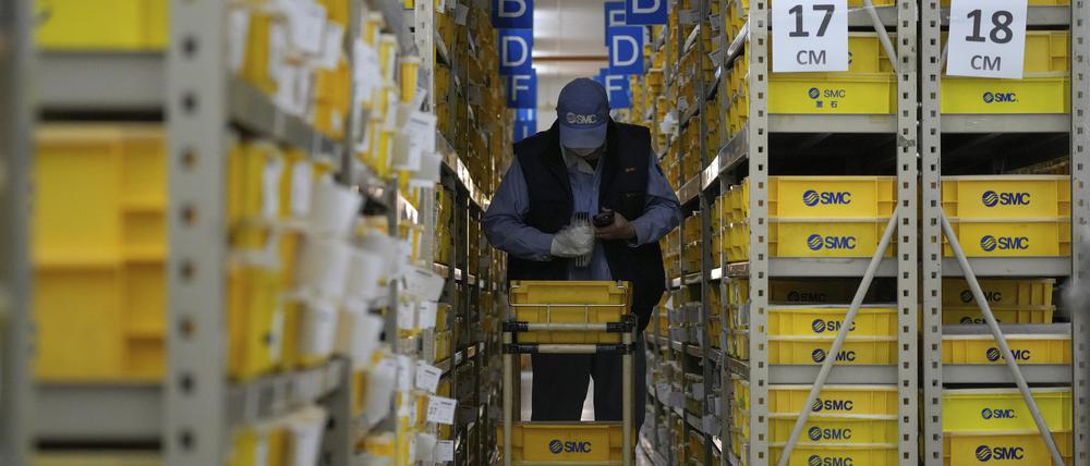 Eine schwache globale Nachfrage und die Corona-Lage in China haben den chinesischen Außenhandel im Dezember erneut stark belastet. 