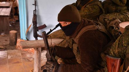  Ein Söldner der Gruppe Wagner nahe der Front in der Ukraine. (Symbolbild)