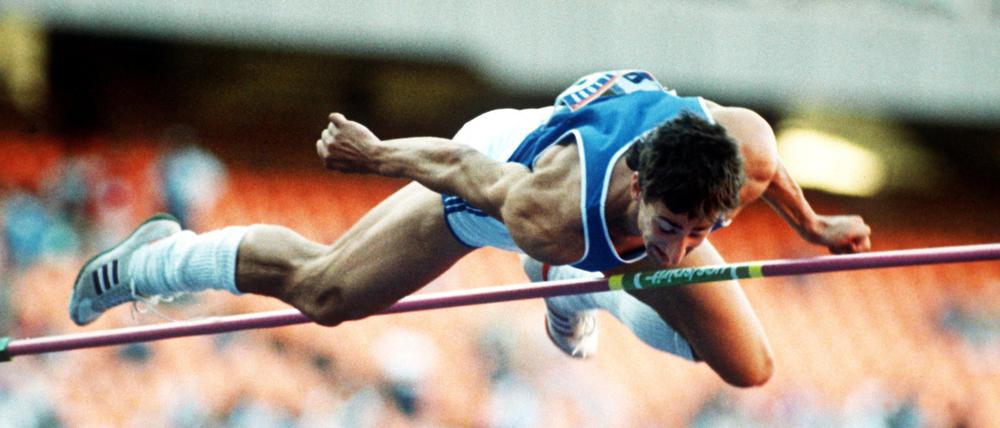 30 Jahre nach seinem Olympiasieg im Zehnkampf hat DDR-Zehnkämpfer Christian Schenk Doping zugegeben und über spätere gravierende psychische Probleme gesprochen. 