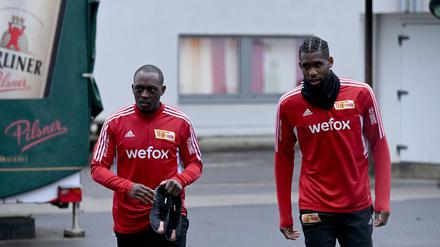 Jérôme Roussillon (links, hier mit Jordan Siebatcheu Pefok) trainierte am Freitag erstmals in Köpenick.
