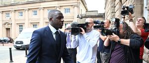 Benjamin Mendy auf dem Weg in den Gerichtssaal.