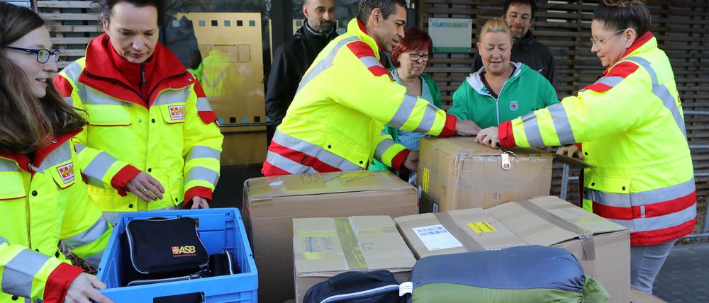 Bei der Kältehilfe-Aktion des ASB sind 60 Schlafsäcke und 70 Pflege-Sets für obdachlose und wohnungslose Menschen verteilt worden.