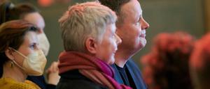 Katja Kipping, Senatorin für Integration, Arbeit und Soziales, Katina Schubert, Berlins Linke-Vorsitzende, und Klaus Lederer, Senator für Kultur und Europa und Spitzenkandidat der Berliner Linken, im Festsaal Kreuzberg beim Kleinen Parteitag der Partei Die Linke in Berlin.