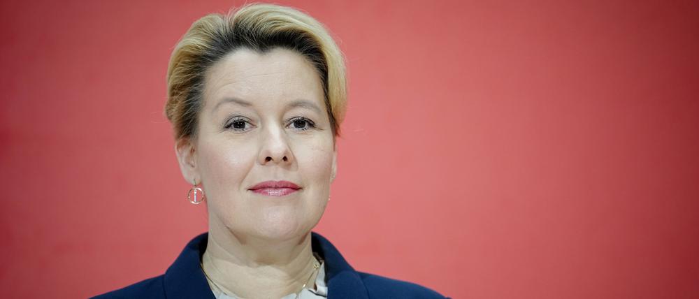 ARCHIV - 09.01.2023, Berlin: Franziska Giffey (SPD), Regierende Bürgermeisterin von Berlin und Spitzenkandidatin für die Wahl zum Berliner Abgeordnetenhaus, gibt zum Abschluss der Jahresauftaktklausur des SPD-Präsidiums und Parteivorstands eine Pressekonferenz. Die SPD-Politikerin hält ein bundesweites Böllerverbot für unrealistisch.
(zu dpa: «Giffey: "Wir werden kein bundesweites Böllerverbot erreichen"») Foto: Kay Nietfeld/dpa +++ dpa-Bildfunk +++
