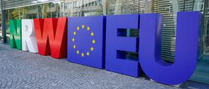 Schriftzug der Landesvertretung von Nordrhein-Westfalen in der Hiroshimastraße 12-16 in Berlin. (Archivbild) 