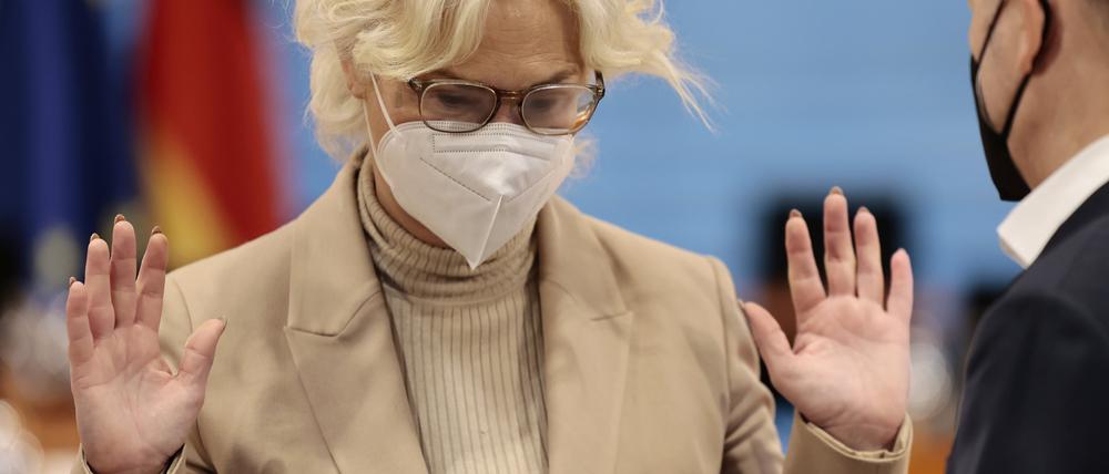 Streckt die Waffen: Verteidigungsministerin Christine Lambrecht (SPD) will ihren Rücktritt erklären.