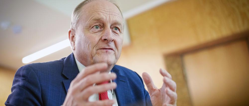 Bauernpräsident Joachim Rukwied gibt vor der Grünen Woche im Haus der Deutschen Land- und Ernährungswirtschaft Journalisten der Deutschen Presse-Agentur ein Interview. 