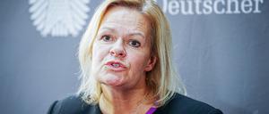 Nancy Faeser (SPD), Bundesministerin für Inneres und Heimat, gibt ein Pressestatement nach der Sitzung des Innenausschusses des Bundestags. (Archivbild.)