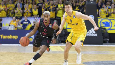 TJ Shorts (links) bereitete Jonas Mattisseck und den Berliner mal wieder große Probleme.