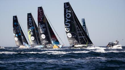 37.000 Meilen to go. Die fünf Imoca-Yachten brechen am Sonntagnachmittag in Alicante zu ihrer Weltumsegelung auf. Und schenken sich schon an der Startlinie nichts. 