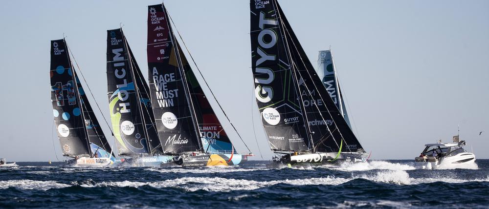 37.000 Meilen to go. Die fünf Imoca-Yachten brechen am Sonntagnachmittag in Alicante zu ihrer Weltumsegelung auf. Und schenken sich schon an der Startlinie nichts.