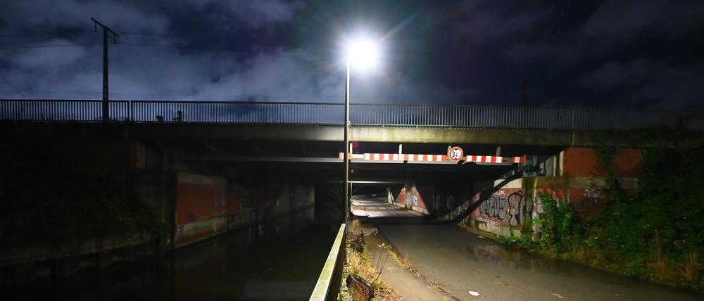 Ein Angler hat eine Tüte mit menschlichen Leichenteilen aus dem Ernst-August-Kanal in Hamburg gefischt.