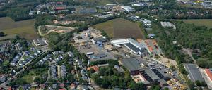 Stahnsdorf aus der Vogelperspektive: Durch die Bildmitte verläuft von unten links diagonal die Stahnsdorfer Straße.