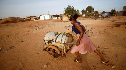 Straßenszene aus Ouagadougou in Burkina Faso.