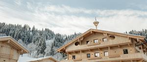 Gemütliche Holzigkeit vor alpiner Massivität: die Hygna.Chalets in Österreich.