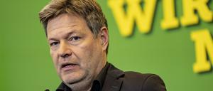 12.01.2023, Berlin: Robert Habeck (Bündnis 90/Die Grünen), Bundesminister für Wirtschaft und Klimaschutz, gibt bei der Fraktionsvorstandsklausur der Grünen-Bundestagsfraktion ein Statement. Foto: Fabian Sommer/dpa +++ dpa-Bildfunk +++