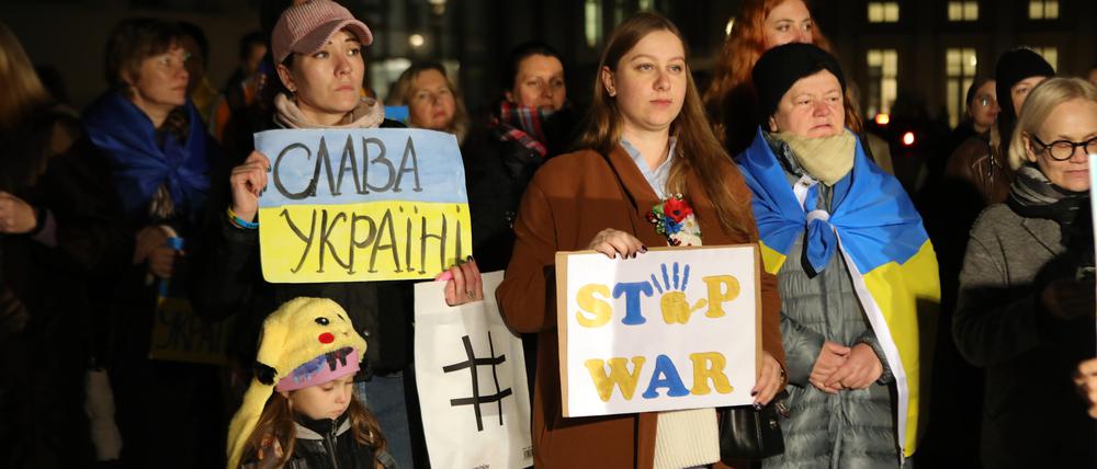 Demonstration auf dem Alten Markt Potsdam zur Unterstützung der Ukraine und für die Beendigung des Krieges.
