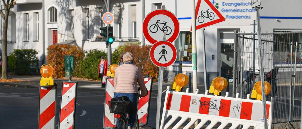 Symbolbild Berliner Verkehrspolitik, hier: Friedrich-Wilhelm-Platz, Friedenau.
