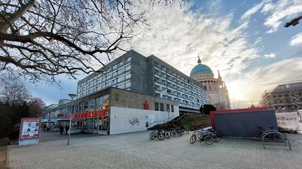 Der Wohnkomplex Staudenhof am Alten Markt soll abgerissen werden. Dagegen gibt es Widerstand.