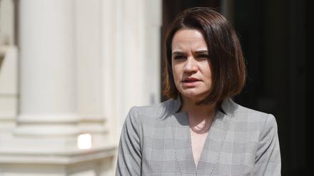  Weißrussische Oppositionsführerin Swetlana Tichanowskaja in Wien: Treffen mit Außenminister Alexander Schallenberg Press Stakeout Wien, Außenministerium Österreich, Bundesministerium für europäische und international Angelegenheiten, Minoritenplatz 8, 28.04.2021 Swetlana Tichanowskaja Wien Austria *** Belarusian opposition leader Svetlana Tikhanovskaya in Vienna Meeting with Foreign Minister Alexander Schallenberg Press Stakeout Vienna, Ministry of Foreign Affairs Austria, Federal Ministry for European and International Affairs, Minoritenplatz 8, 28 04 2021 Svetlana Tikhanovskaya Vienna Austria AVN101002487046