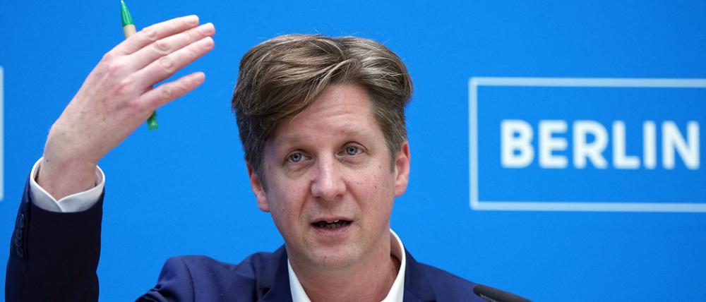 Finanzsenator Daniel Wesener (Bündnis 90/Die Grünen) kennt die Probleme und verspricht Besserung.
