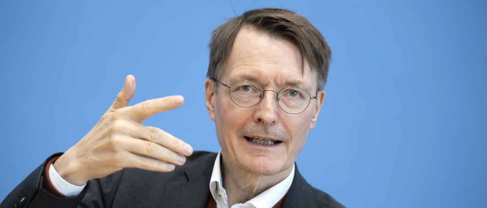 Karl Lauterbach bei der Bundespressekonferenz zum Thema „Eckpunkte für kontrollierte Abgabe von Cannabis an Erwachsene“.