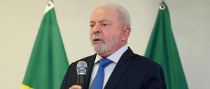 Brasiliens Präsident Lula im Januar 2023 bei einem Treffen mit Parlamentariern. 