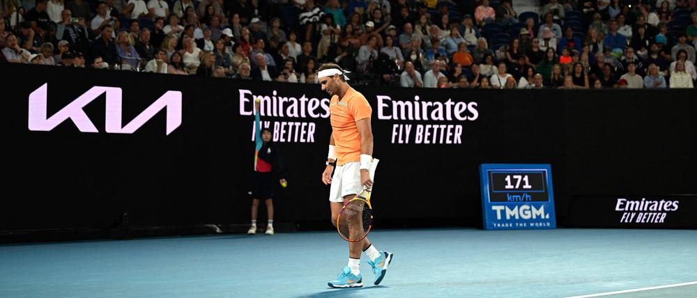 Da schleicht er nur noch. Rafael Nadal zog sich mal wieder eine Verletzung zu.
