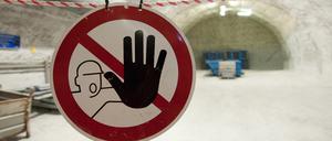 Durchgang verboten. Warnschild im Erkundungsbergwerk Gorleben, das inzwischen als mögliche Endlagerstätte ausgeschieden ist.