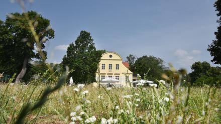 Das Gutshaus Neukladow mit schönen Badestellen direkt an der Havel in Berlin-Spandau, aufgenommen am 12. Juni 2019.

Foto: Kitty Kleist-Heinrich