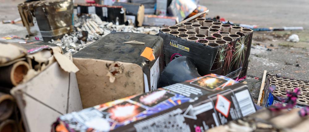 Müll von abgebranntem Silvesterfeuerwerk.