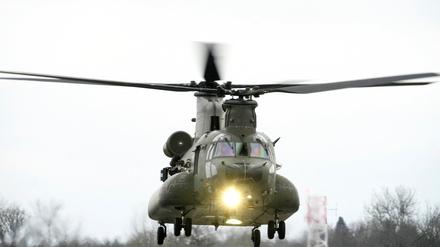 Ein Transporthubschrauber des Typs Chinook.