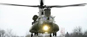 Ein Transporthubschrauber des Typs Chinook.