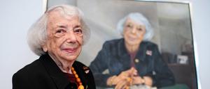 Margot Friedländer anlässlich der feierlichen Enthüllung vor ihrem Ehrenbürgerporträt im Berliner Abgeordnetenhaus. 