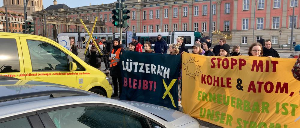 Bereits mehrfach haben die Aktivisten von Extinction Rebellion in Potsdam den Verkehr aufgehalten.
