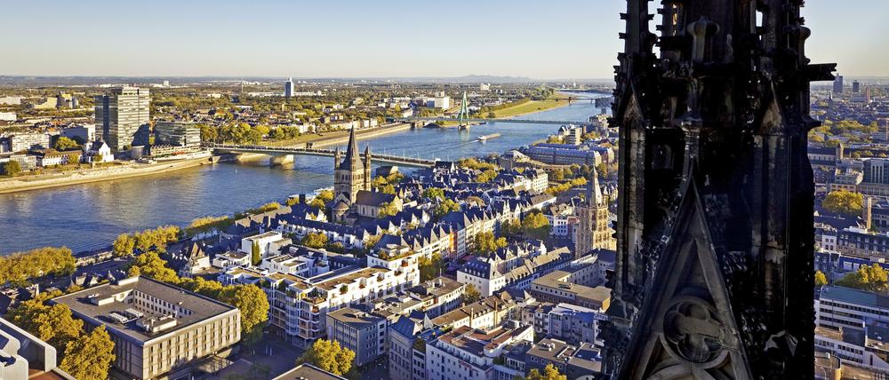 Stadtansicht vom Kölner Dom. In Köln sind als einziger Großstadt die Immobilienpreise nicht gesunken.