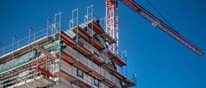Blick auf eine Baustelle. Die Bauzinsen werden vermutlich auch 2023 weiter steigen.