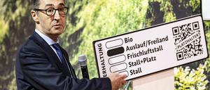 Landwirtschaftsminister Cem Özdemir stellt im Rahmen der Grünen Woche die dortige Halle des Landwirtschaftsministeriums vor. 